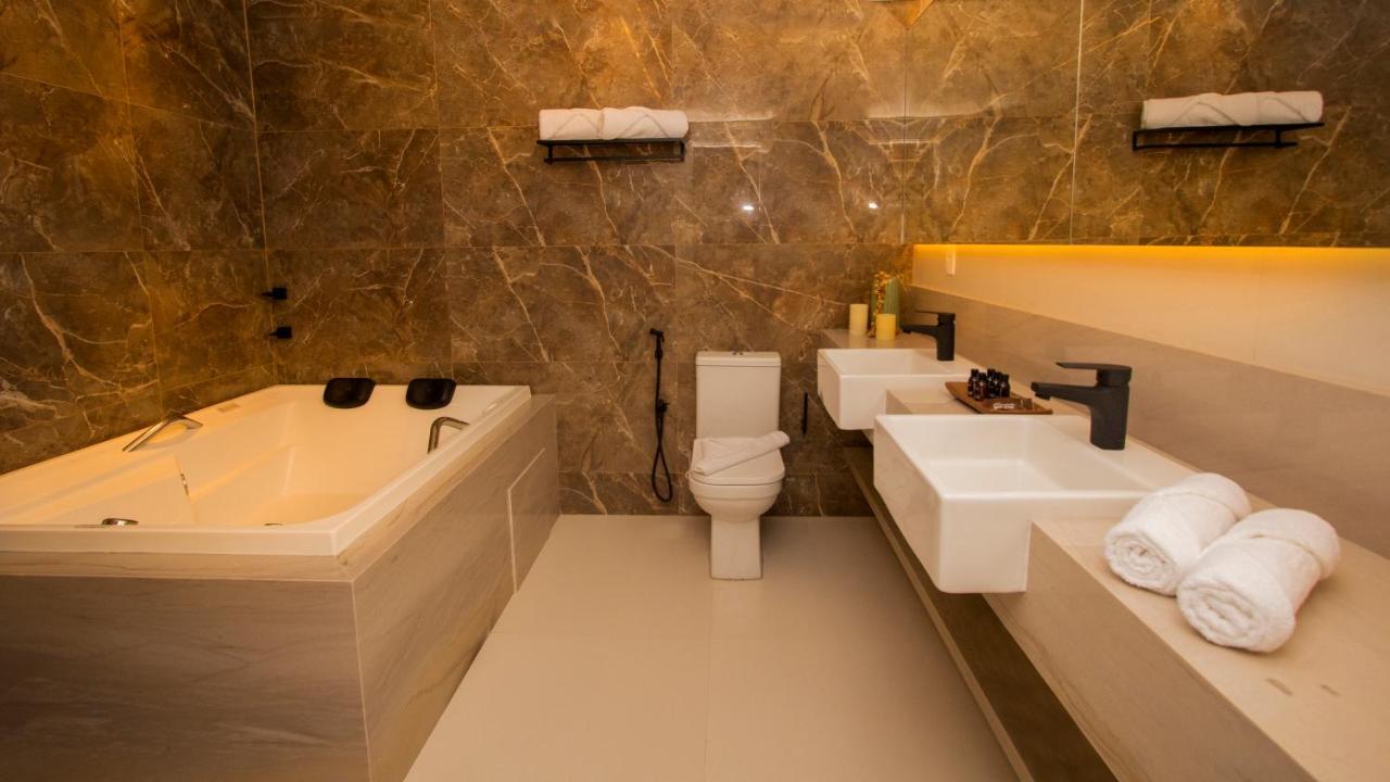 אקווירז Paraiso Beach Hotel מראה חיצוני תמונה